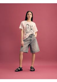 Reserved - T-shirt Wednesday - pastelowy róż. Kolor: różowy. Materiał: bawełna
