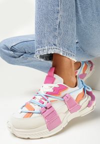Born2be - Fuksjowe Sneakersy z Elastycznym Sznurowaniem i Ozdobnymi Taśmami Jarlele. Kolor: różowy
