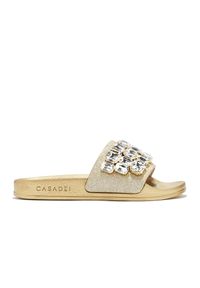 Casadei - CASADEI - Złote klapki z kryształami Pool. Okazja: na plażę. Kolor: złoty. Materiał: jeans. Wzór: aplikacja, napisy. Sezon: lato. Styl: glamour, wakacyjny, elegancki #3
