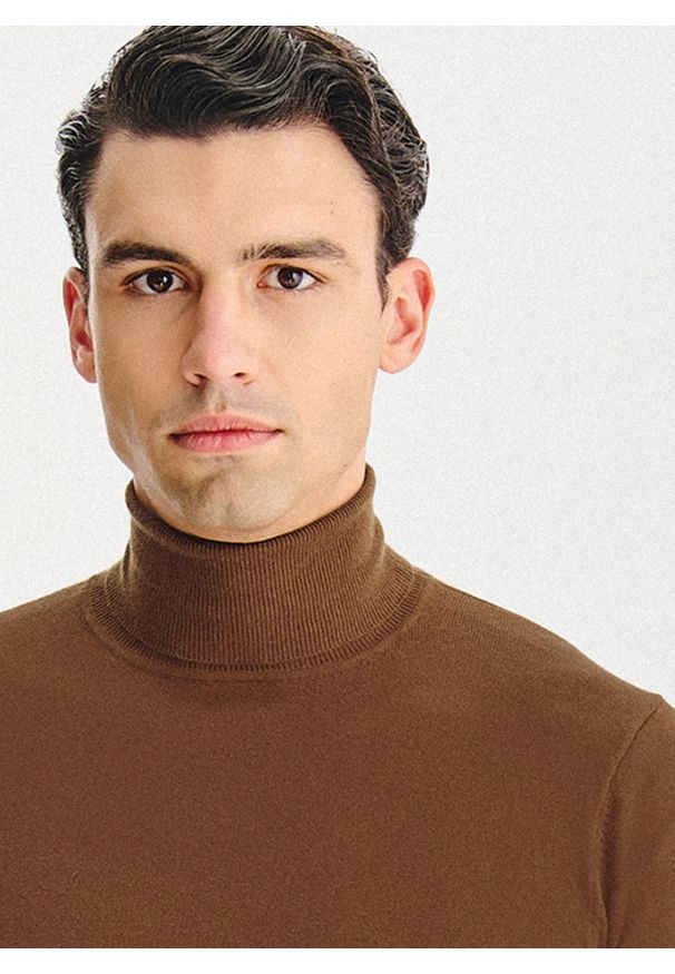 Pako Lorente - PALKO LORENTE - Kamelowy gładki golf męski. Typ kołnierza: golf. Kolor: beżowy, niebieski. Materiał: elastan, poliamid, bawełna. Wzór: gładki. Sezon: jesień