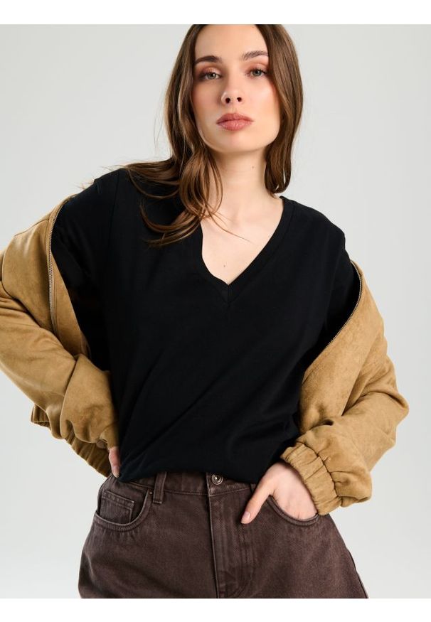 Sinsay - Bawełniana koszulka z dekoltem V - czarny. Kolor: czarny. Materiał: bawełna