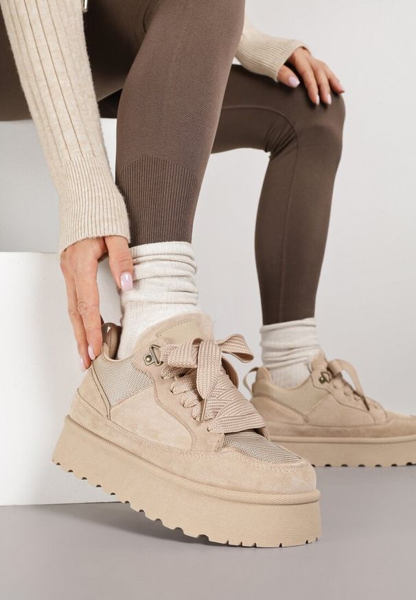 Born2be - Ciemnobeżowe Sznurowane Śniegowce Sneakersy na Grubej Podeszwie Vamitte. Okazja: na co dzień, na spacer. Kolor: beżowy. Materiał: jeans, futro. Styl: klasyczny, sportowy, casual