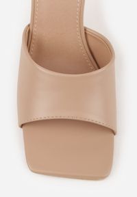 Renee - Ciemnobeżowe Klapki na Szpilce z Kwadratowym Noskiem Peep Toe Avenata. Okazja: na co dzień, na randkę. Nosek buta: otwarty. Kolor: beżowy. Materiał: jeans, skóra, koronka. Obcas: na szpilce. Styl: casual #5