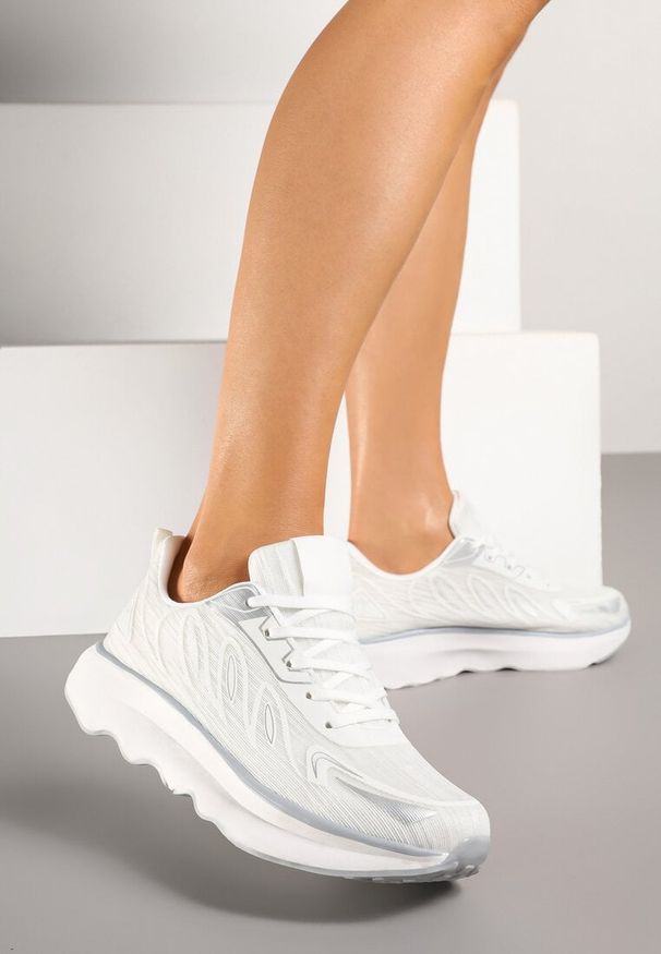 Renee - Białe Sneakersy na Podeszwie z Pianki Zdobione Geometrycznymi Detalami Ulianavia. Okazja: na co dzień, na imprezę. Kolor: biały. Materiał: jeans, skóra. Wzór: aplikacja, geometria