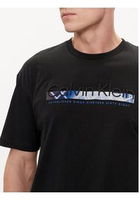 Calvin Klein T-Shirt Raised Linear Logo K10K112490 Czarny Regular Fit. Kolor: czarny. Materiał: bawełna