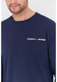Tommy Jeans - TOMMY JEANS Granatowy longsleeve. Kolor: niebieski. Długość rękawa: długi rękaw