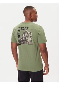 The North Face T-Shirt Half Dome Photo NF0A8EE9 Zielony Regular Fit. Kolor: zielony. Materiał: bawełna #4