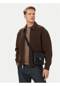 Calvin Klein Saszetka Emblem Hw Flap Reporter LV04D3506G Czarny. Kolor: czarny. Materiał: skóra #1