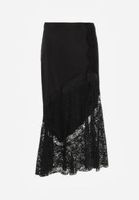 Born2be - Czarna Spódnica z Satyny z Koronką i Rozcięciem na Nogę Doritana. Okazja: na co dzień, na spotkanie biznesowe. Kolor: czarny. Materiał: satyna, koronka. Wzór: koronka. Styl: casual, biznesowy, elegancki #7