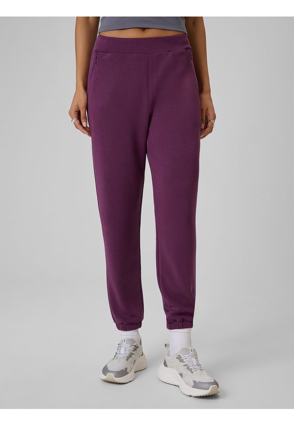 4f - 4F Spodnie dresowe joggery z modalem damskie - fioletowe L. Kolor: fioletowy. Materiał: dresówka