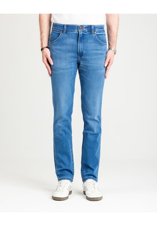 Wrangler - MESKIE SPODNIE WRANGLER LARSTON RUSTIC 112350841. Okazja: na co dzień. Styl: elegancki, klasyczny, sportowy, casual, vintage