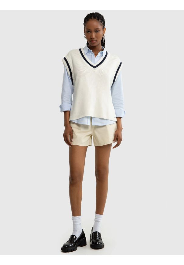 Big-Star - Sweter kamizelka damska biała Veistona 100. Okazja: na co dzień. Kolor: biały. Materiał: dresówka, jeans, wełna. Wzór: aplikacja. Sezon: lato. Styl: klasyczny, casual