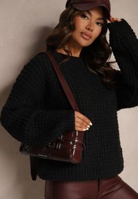 Renee - Czarny Sweter z Wiskozą Ozdobiony Splotem Rialorae. Okazja: na co dzień. Kolor: czarny. Materiał: wiskoza. Wzór: aplikacja, ze splotem. Styl: elegancki, casual #4