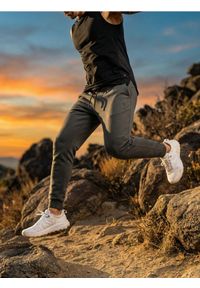 Sinsay - Spodnie tapered fit SNSY PERFORMANCE - zielony. Kolor: zielony