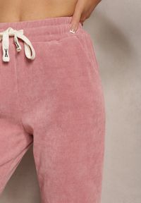 Renee - Różowe Szerokie Spodnie Sztruksowe z Gumką w Pasie z Bawełny Ciriana. Kolor: różowy. Materiał: sztruks, bawełna