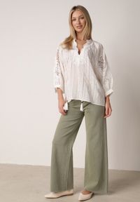 Born2be - Biała Rustykalna Bluzka z Tencelu Ozdobiona Wiązaniem Koronką i Koralikami Sachi. Okazja: na co dzień. Kolor: biały. Materiał: koronka. Długość rękawa: długi rękaw. Długość: długie. Wzór: aplikacja, koronka. Styl: casual #5