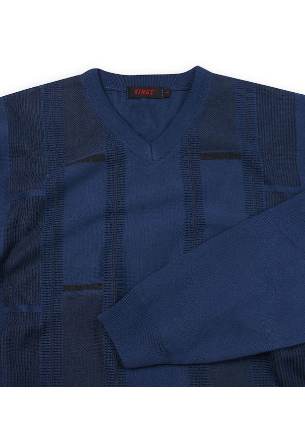 Kings - Sweter Męski, Granatowy w Serek -KINGS- Dekolt V-Neck, Czarny Tłoczony Wzór, Klasyczny. Okazja: na co dzień, na spotkanie biznesowe, do pracy. Typ kołnierza: dekolt w serek. Kolor: niebieski. Materiał: materiał, bawełna, akryl. Styl: klasyczny