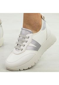 Białe skórzane sneakersy damskie Vinceza 58510. Okazja: na co dzień. Kolor: biały. Materiał: skóra. Sezon: lato, jesień, wiosna