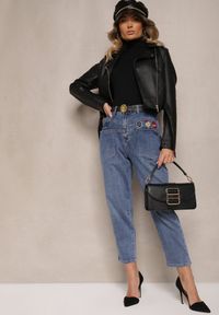 Renee - Niebieskie Jeansy Boyfriend High Waist Zdobione Naszywkami i Dodatkowym Paskiem Lyrila. Okazja: na co dzień. Stan: podwyższony. Kolor: niebieski. Wzór: aplikacja. Styl: casual, elegancki #2