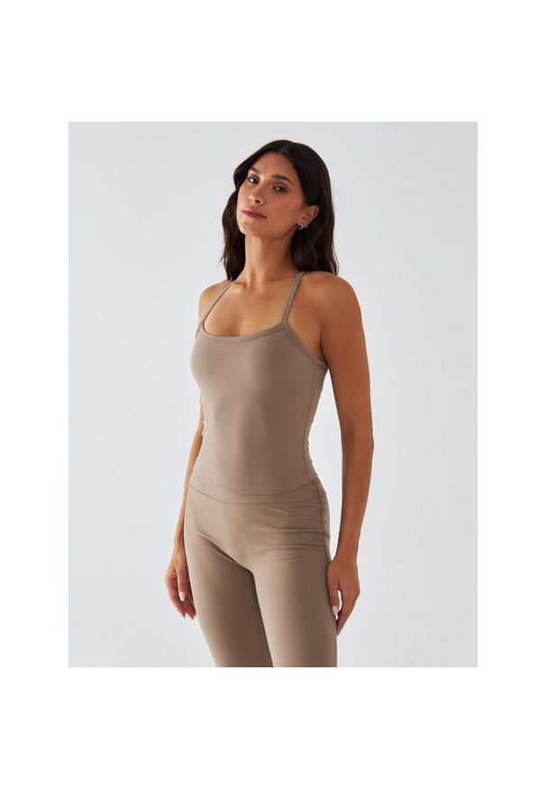 BESHAPED - Top Sportowy BeShaped Morning Dew. Kolor: beżowy. Materiał: nylon, elastan. Sport: bieganie