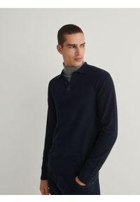 Reserved - Bawełniany longsleeve polo - granatowy. Typ kołnierza: polo. Kolor: niebieski. Materiał: bawełna. Długość rękawa: długi rękaw