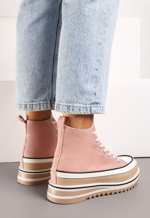 Born2be - Różowe Trampki za Kostkę na Grubej Podeszwie z Wycięciami Aretiapia. Nosek buta: okrągły. Zapięcie: sznurówki. Kolor: różowy. Wzór: aplikacja. Wysokość cholewki: za kostkę. Materiał: jeans, materiał. Obcas: na platformie, na obcasie. Styl: klasyczny. Wysokość obcasa: niski