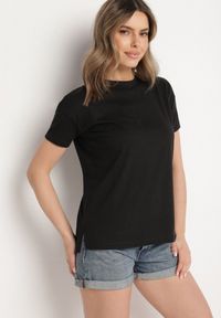 Born2be - Czarny Klasyczny T-shirt Oversize z Bawełny Zivassa. Okazja: na co dzień. Kolor: czarny. Materiał: bawełna. Styl: klasyczny