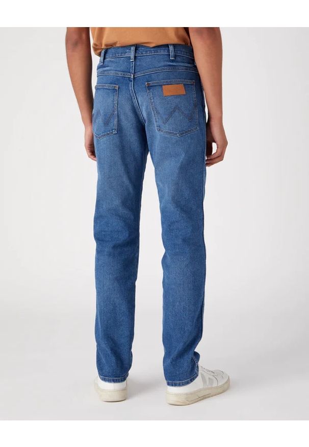 Wrangler - WRANGLER RIVER MĘSKIE SPODNIE JEANSOWE SMOKE SEA W17TYLZ71 112331074