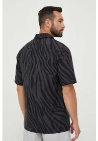 adidas Originals koszula bawełniana męska kolor czarny regular z kołnierzykiem klasycznym. Typ kołnierza: kołnierzyk klasyczny. Kolor: czarny. Materiał: bawełna. Długość rękawa: krótki rękaw. Długość: krótkie. Styl: klasyczny #2