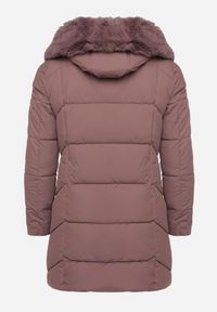 Born2be - Ciemnofioletowa Kurtka Pikowana z Ozdobnymi Przeszyciami Ozdobiona Futerkiem Sarittia. Okazja: na spacer, na co dzień. Kolor: fioletowy. Materiał: futro. Wzór: aplikacja. Sezon: zima. Styl: klasyczny, casual, elegancki #6