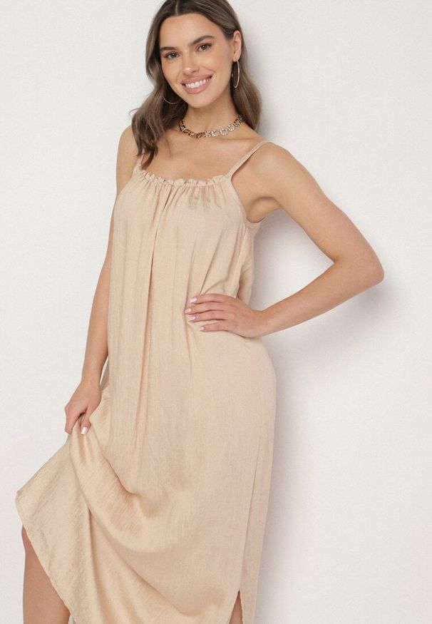 Born2be - Beżowa Rozkloszowana Sukienka z Elastyczną Górą Revielle. Okazja: na co dzień. Kolor: beżowy. Długość rękawa: na ramiączkach. Typ sukienki: rozkloszowane. Styl: casual, klasyczny