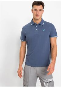 bonprix - Koszulka polo z czystej bawełny organicznej piqué. Typ kołnierza: polo. Kolor: niebieski. Materiał: bawełna. Długość rękawa: krótki rękaw. Długość: krótkie. Wzór: nadruk. Styl: sportowy #1