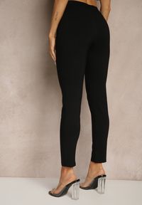 Renee - Czarne Spodnie z Wiskozą High Waist z Ozdobnymi Guzikami Redillia. Okazja: na co dzień, na spotkanie biznesowe. Stan: podwyższony. Kolor: czarny. Materiał: wiskoza. Styl: biznesowy, klasyczny, elegancki, casual #3