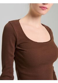 Sinsay - Bawełniana bluzka z długim rękawem - brązowy. Kolor: brązowy. Materiał: bawełna. Długość rękawa: długi rękaw. Długość: długie #1