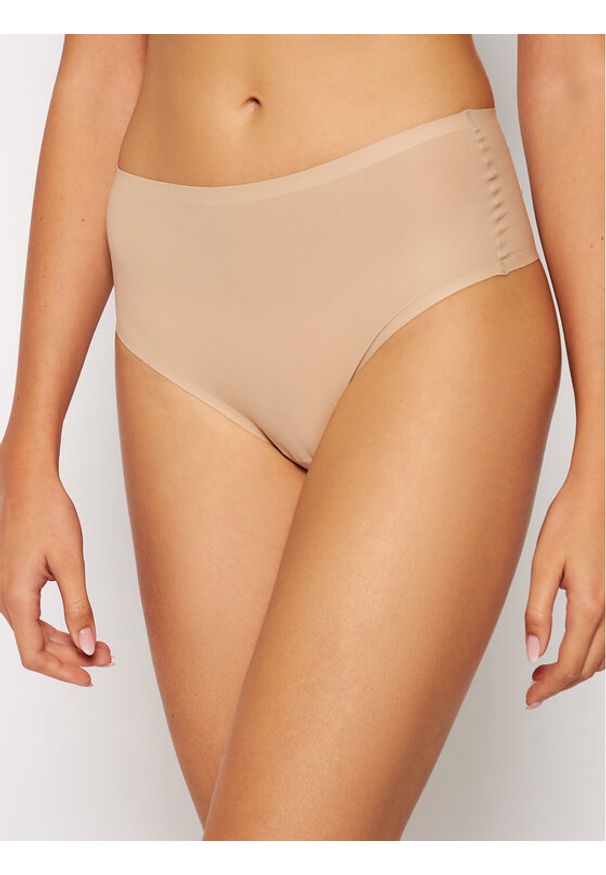 Chantelle Figi Brazylijskie z wysokim stanem Soft Stretch C10690 Beżowy. Stan: podwyższony. Kolor: beżowy. Materiał: syntetyk