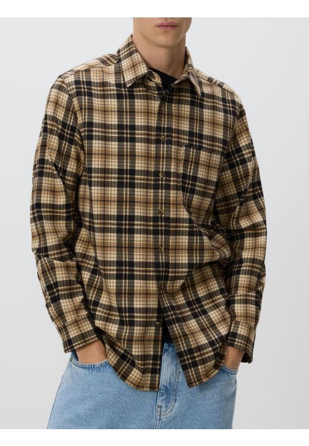 Reserved - Koszula regular fit w kratę - beżowy. Kolor: beżowy. Materiał: tkanina, wiskoza