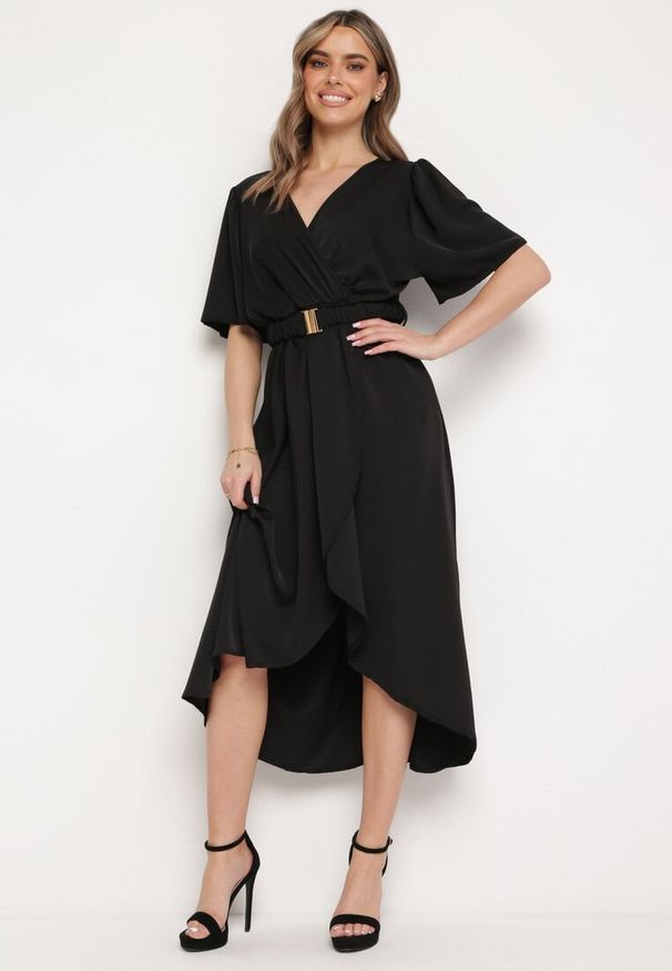 Born2be - Czarna Rozkloszowana Sukienka Kopertowa z Gumką w Talii i Ozdobnym Paskiem Vasena. Kolor: czarny. Typ sukienki: kopertowe. Styl: elegancki