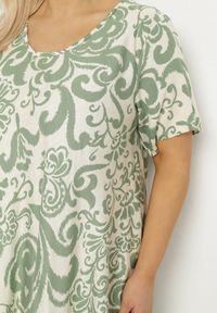 Born2be - Zielona Rozkloszowana Sukienka z Wiskozy z Geometrycznym Wzorem Emisova. Okazja: na co dzień. Kolor: zielony. Materiał: wiskoza. Długość rękawa: krótki rękaw. Wzór: geometria. Styl: casual, elegancki #3