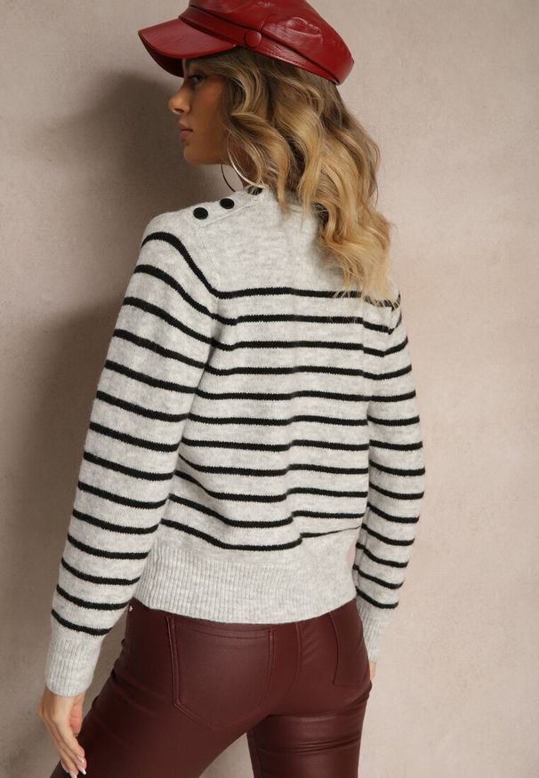 Renee - Jasnoszary Casualowy Sweter w Paski o Prostym Kroju Riavelleth. Okazja: na co dzień. Kolor: szary. Materiał: jeans. Długość rękawa: długi rękaw. Długość: długie. Wzór: paski. Styl: casual