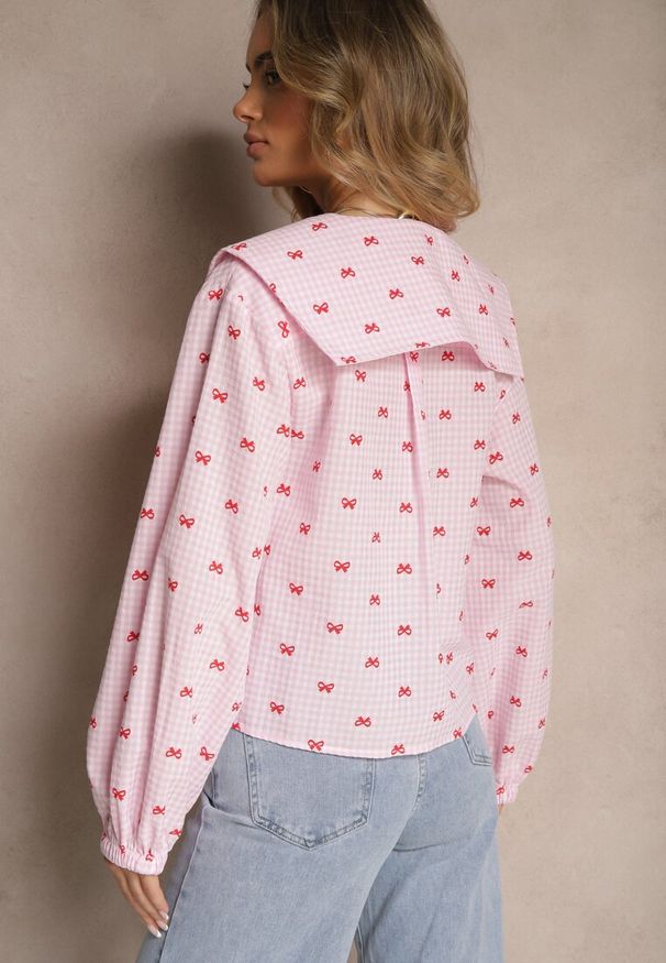 Renee - Różowa Koszula w Kratkę z Bawełny i Wiskozy Ozdobiona Dużym Kołnierzem Selzemia. Okazja: na co dzień, na spotkanie biznesowe, do pracy. Kolor: różowy. Materiał: bawełna, wiskoza. Długość rękawa: długi rękaw. Długość: długie. Wzór: aplikacja, kratka. Styl: biznesowy, casual, elegancki, sportowy