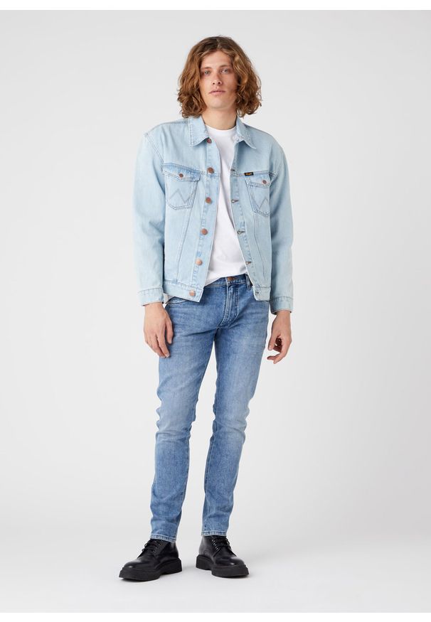 Wrangler - WRANGLER LARSTON MĘSKIE SPODNIE JEANSOWE LIGHT INDIGO W18S59X4E 112324511