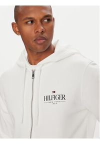TOMMY HILFIGER - Tommy Hilfiger Bluza Stacked MW0MW39375 Biały Regular Fit. Kolor: biały. Materiał: bawełna #3