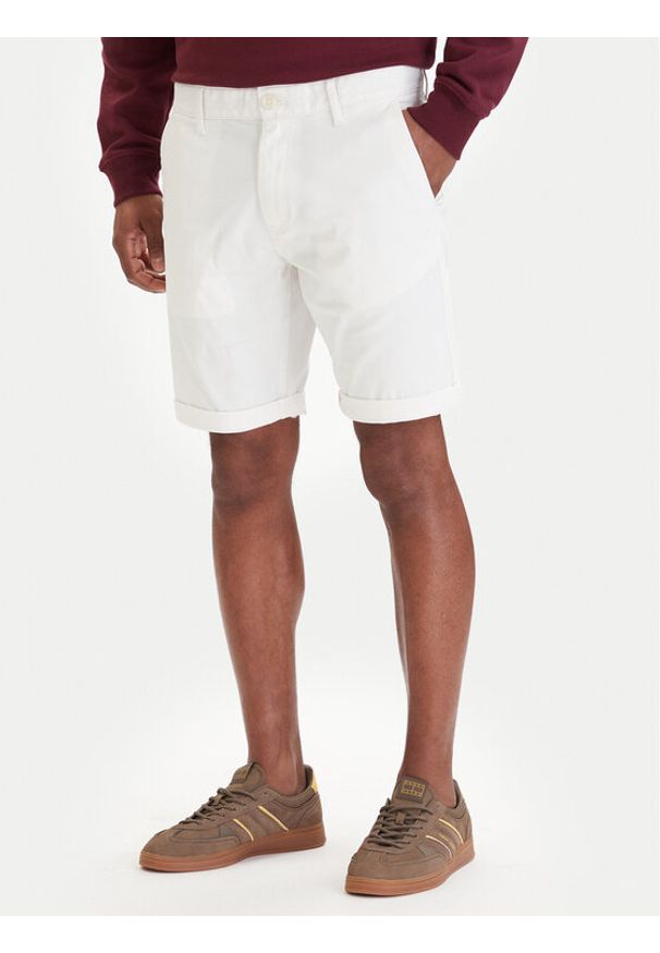 Tommy Jeans Szorty materiałowe Scanton DM0DM22852 Écru Slim Fit. Kolor: kremowy. Materiał: bawełna