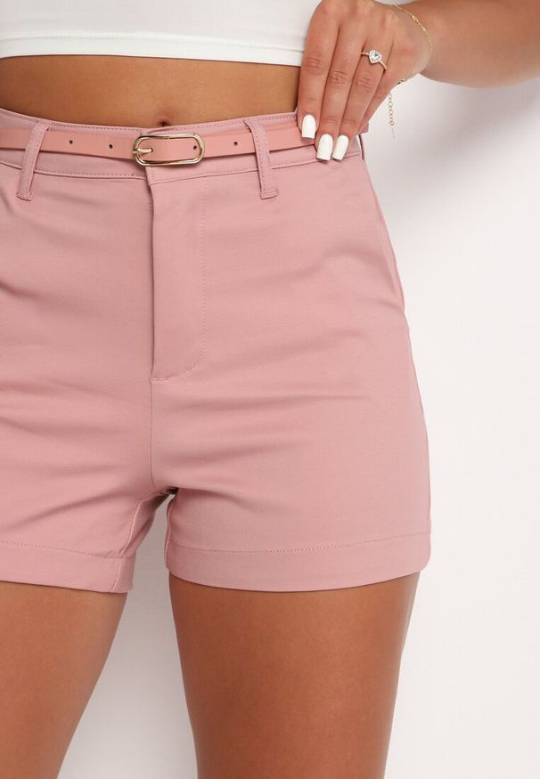 Born2be - Różowe Bermudy Szorty z Materiałowym Paskiem w Talii Rivatha. Okazja: na co dzień. Kolor: różowy. Materiał: materiał. Sezon: lato. Styl: elegancki, casual, klasyczny