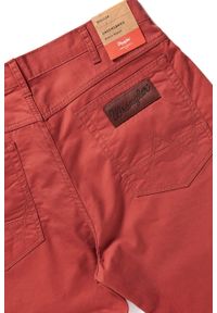 Wrangler - WRANGLER GREENSBORO RED OCHRE W15QAN73L. Materiał: materiał. Wzór: jednolity #7