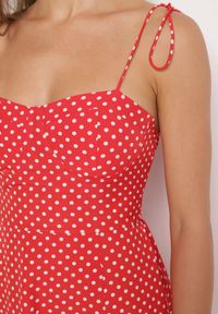 Born2be - Czerwona Sukienka Midi w Kropki na Ramiączkach Ionttis. Kolor: czerwony. Materiał: tkanina. Długość rękawa: na ramiączkach. Wzór: kropki. Długość: midi #5