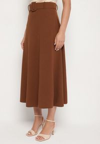 Born2be - Brązowa Gładka Spódnica Maxi z Gumką w Pasie i Klamrą Orirsa. Kolor: brązowy. Wzór: gładki. Styl: elegancki