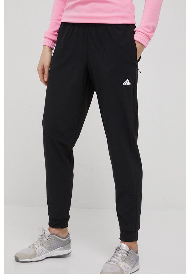 adidas Performance spodnie treningowe Versatile HD9622 damskie kolor czarny proste high waist. Stan: podwyższony. Kolor: czarny. Materiał: tkanina, skóra, materiał. Wzór: ze splotem