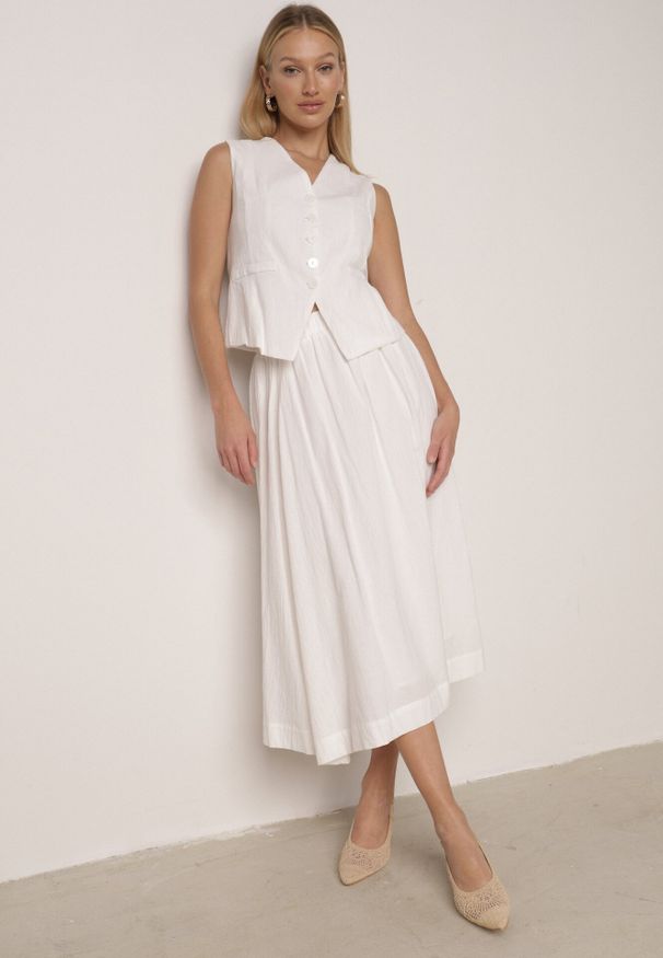 Born2be - Biały Bawełniany Komplet Rozkloszowana Spódnica i Kamizelka Moveina. Kolor: biały. Materiał: bawełna. Wzór: ażurowy