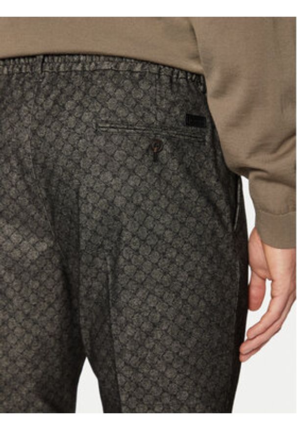 JOOP! Chinosy 17 JT-67Lester12 30043736 Szary Loose Fit. Kolor: szary. Materiał: bawełna